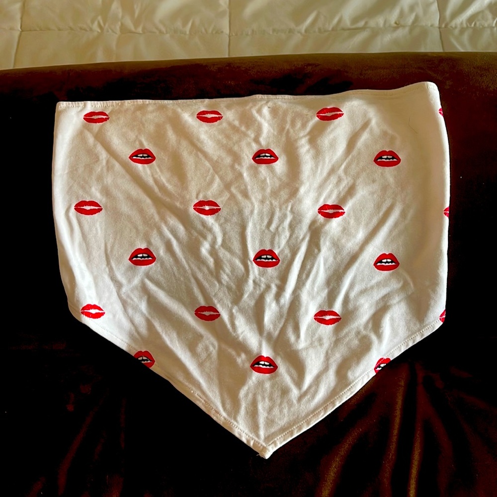 Red lips kissing crop top